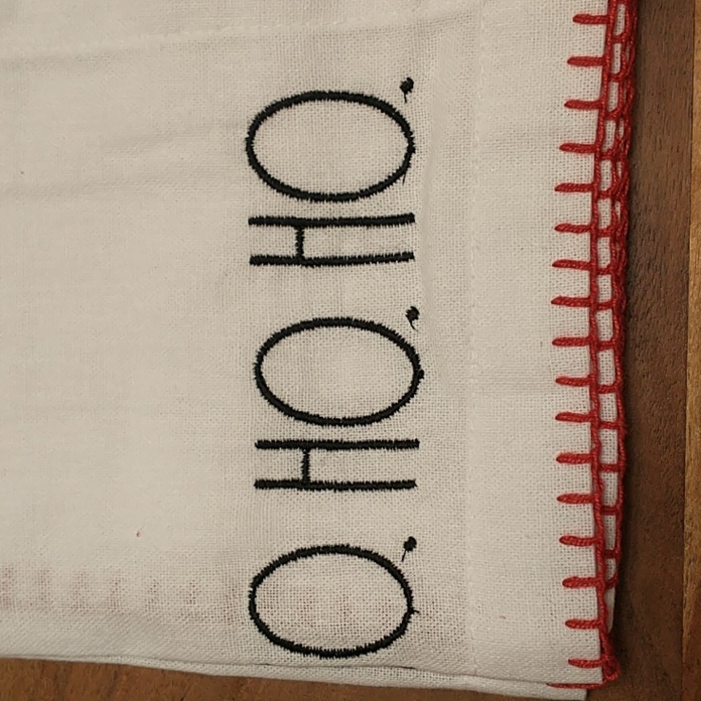 NWT🧑🎄RAE Dunn SET OF 4 EMBROIDERED NAPKINS18 IN X 18 IN - Picture 3 of 7